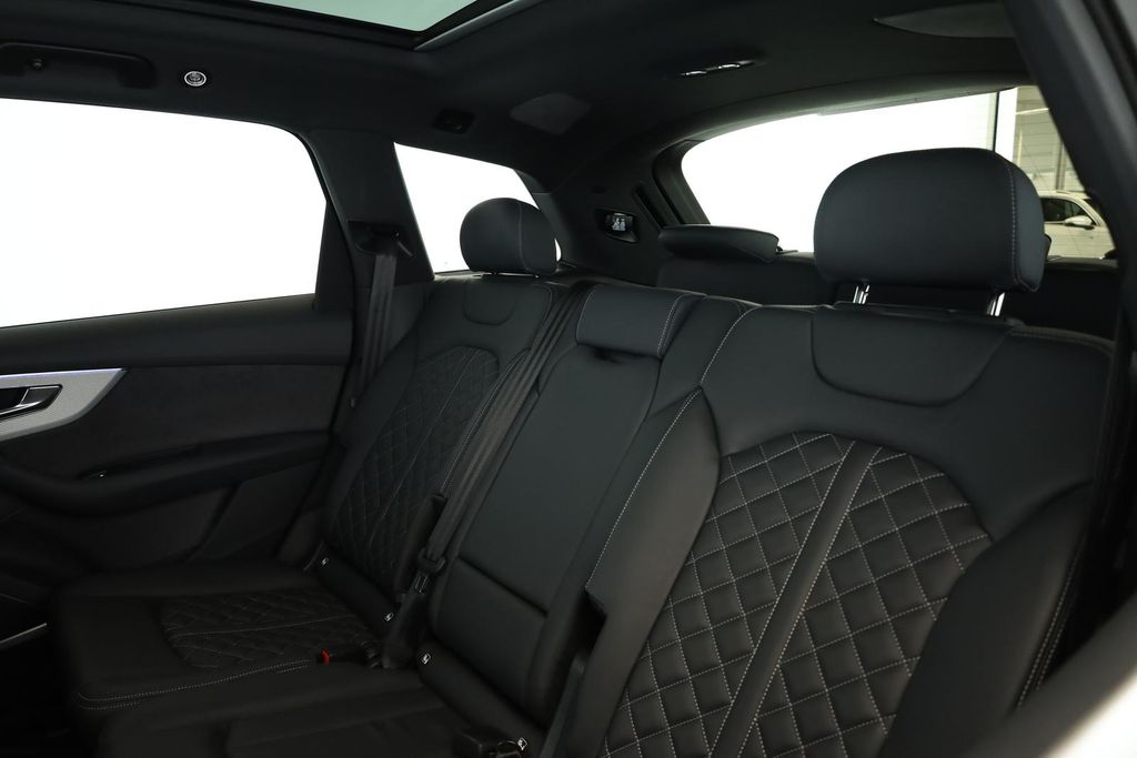 Audi SQ7 2025