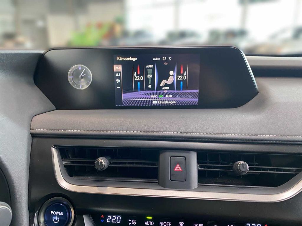 Lexus UX 2022