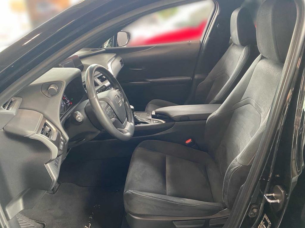 Lexus UX 2022