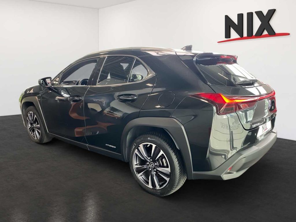Lexus UX 2022