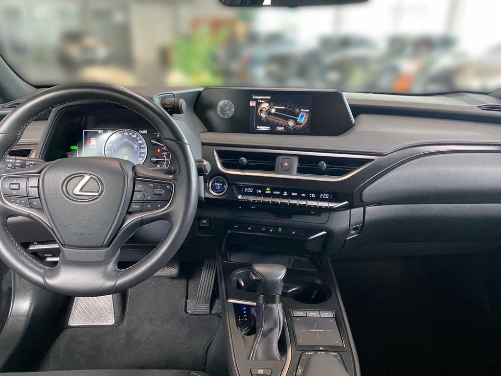 Lexus UX 2022
