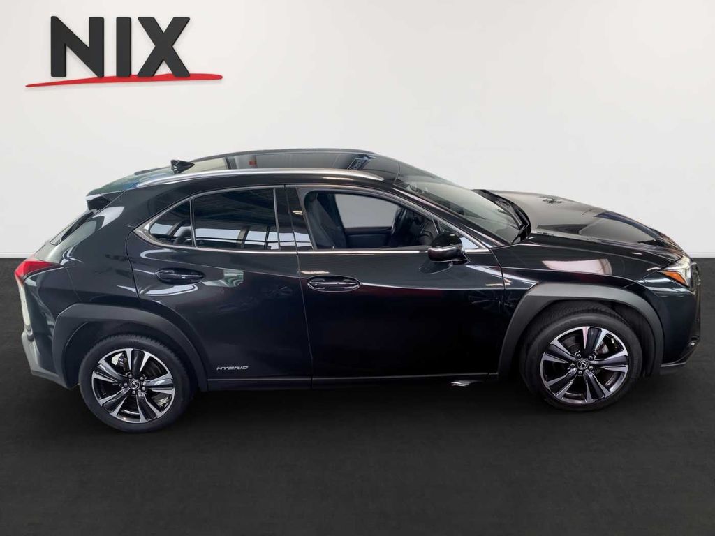 Lexus UX 2022