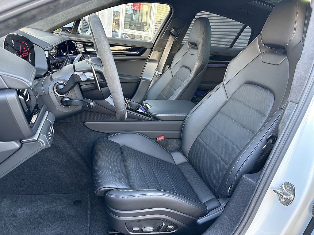 Porsche Panamera 2025