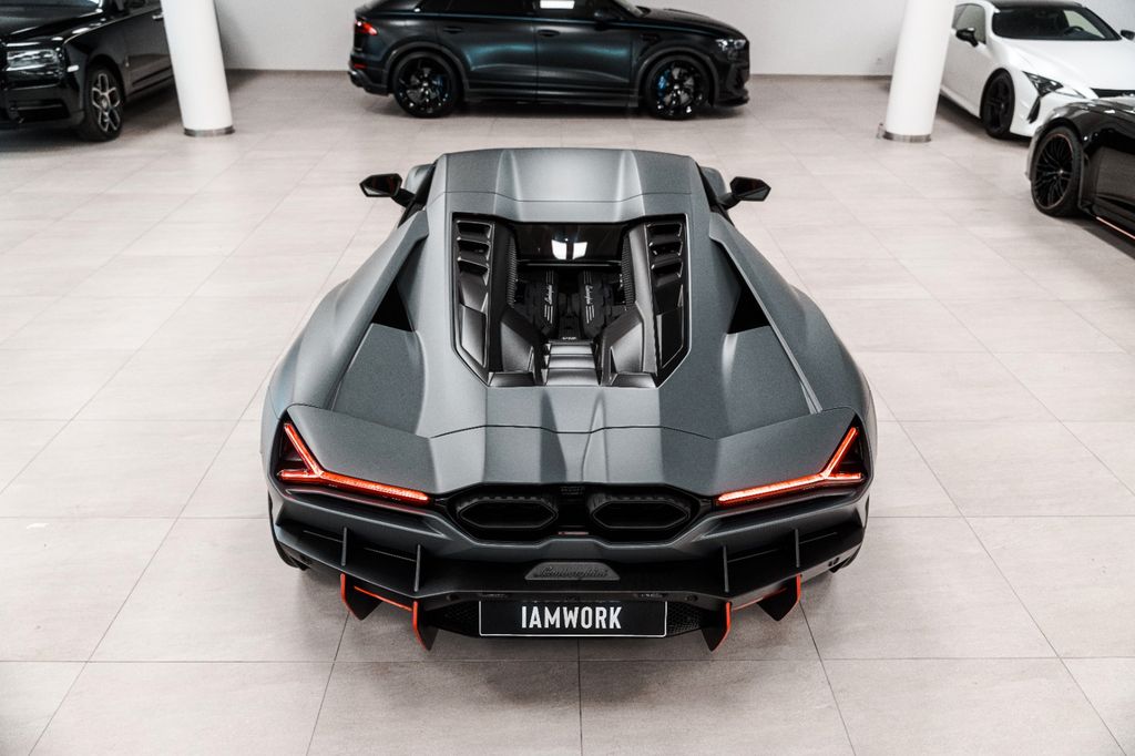 Lamborghini Revuelto 2025