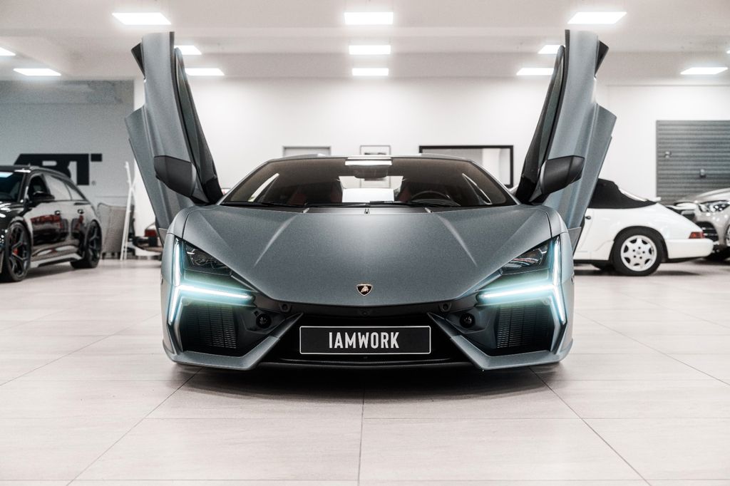 Lamborghini Revuelto 2025