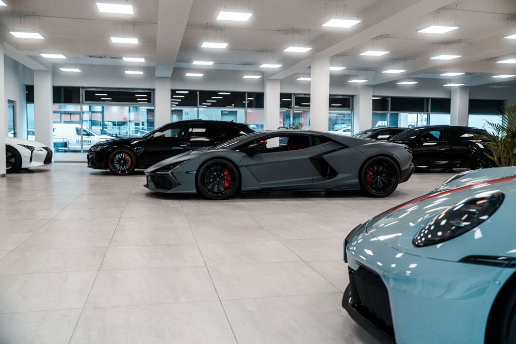 Lamborghini Revuelto 2025