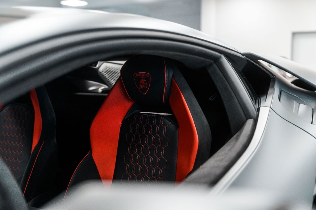 Lamborghini Revuelto 2025