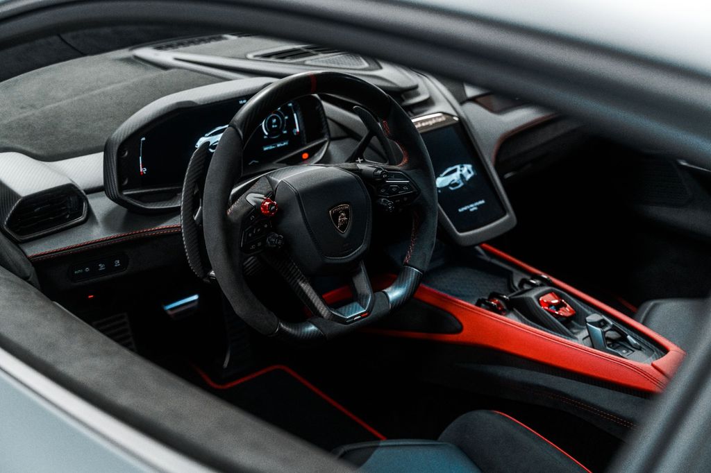 Lamborghini Revuelto 2025