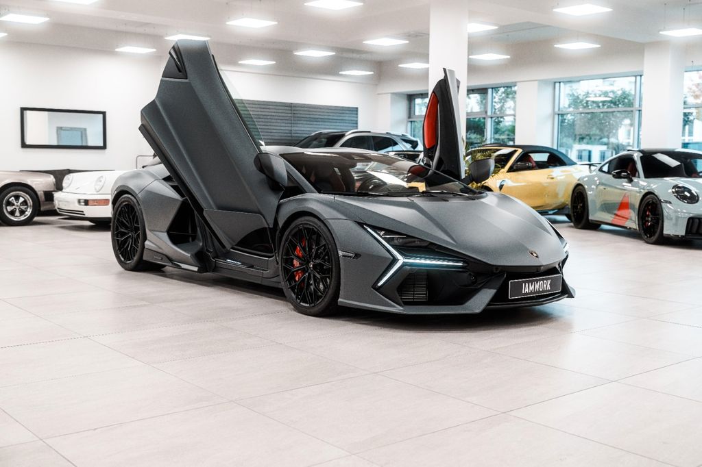 Lamborghini Revuelto 2025