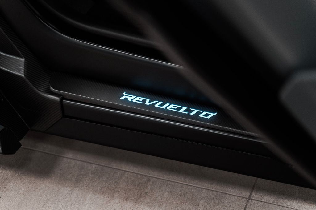 Lamborghini Revuelto 2025