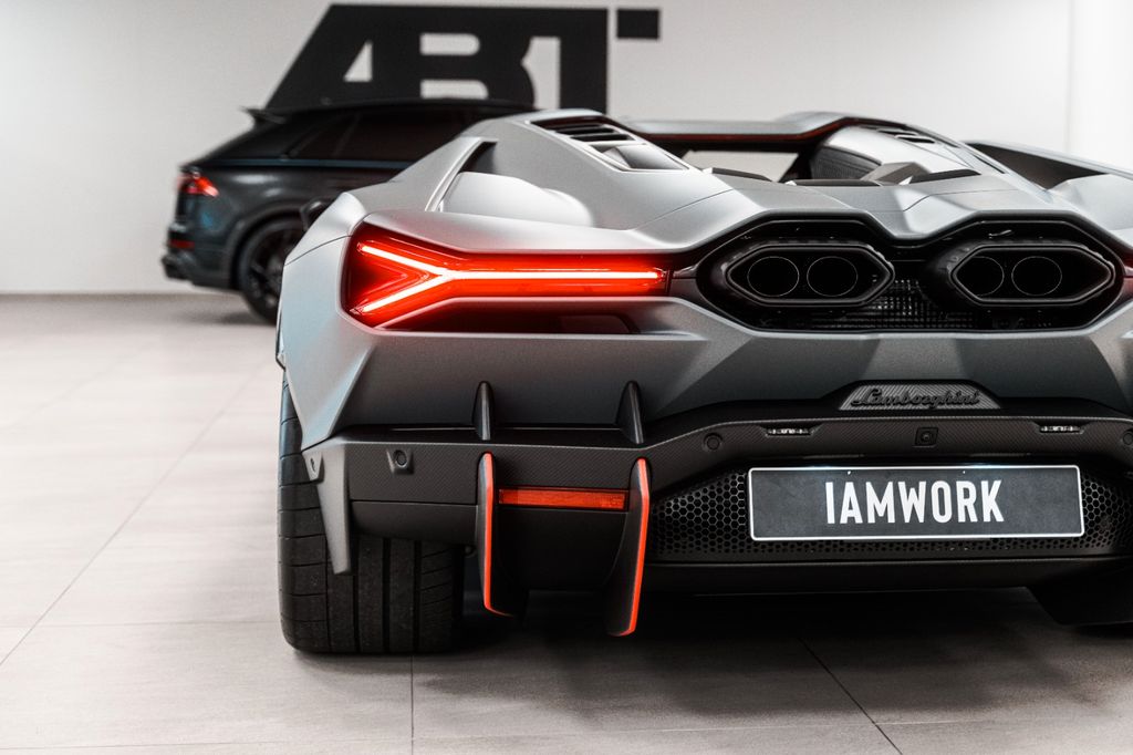 Lamborghini Revuelto 2025