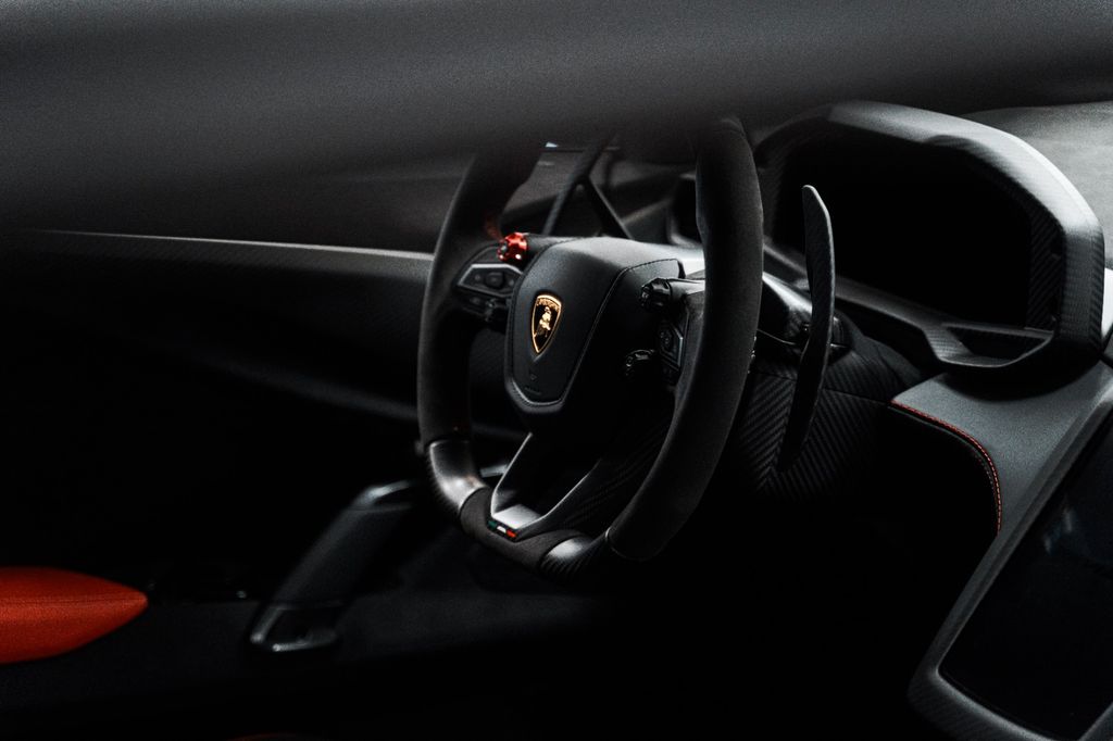 Lamborghini Revuelto 2025