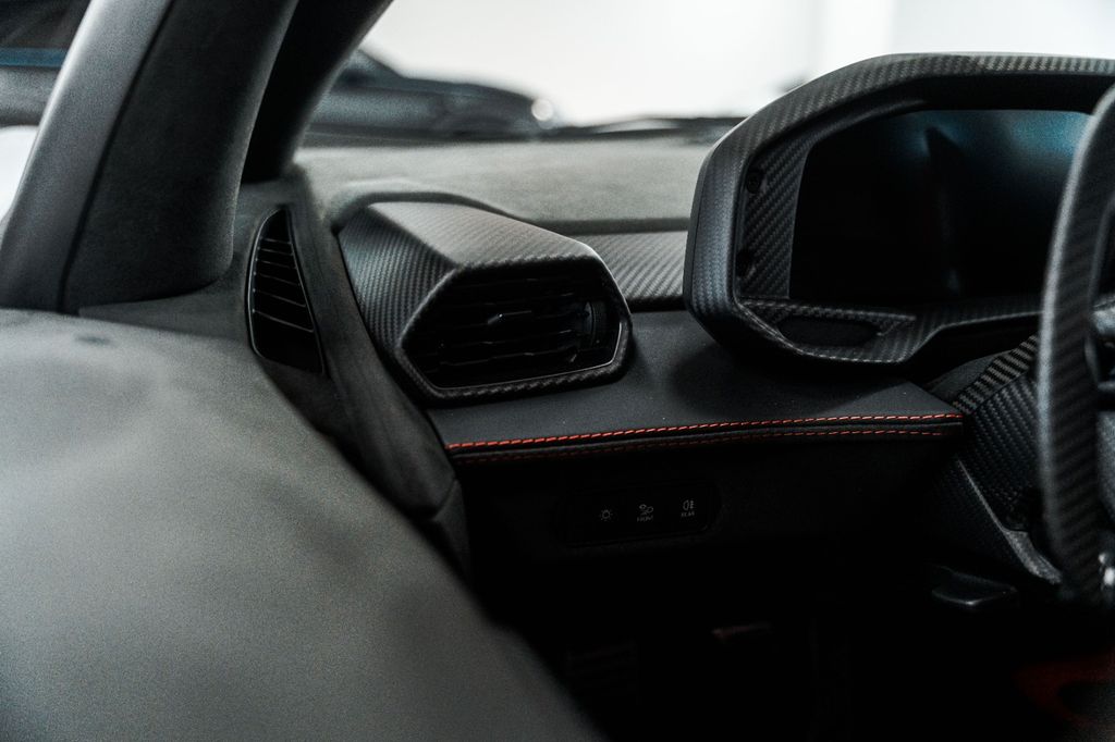 Lamborghini Revuelto 2025