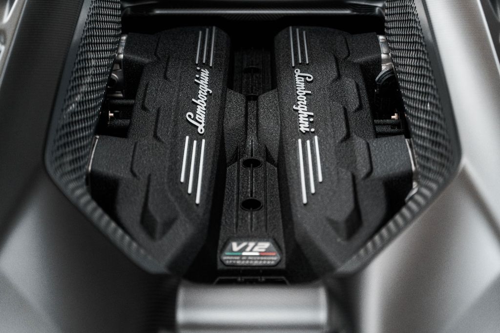 Lamborghini Revuelto 2025