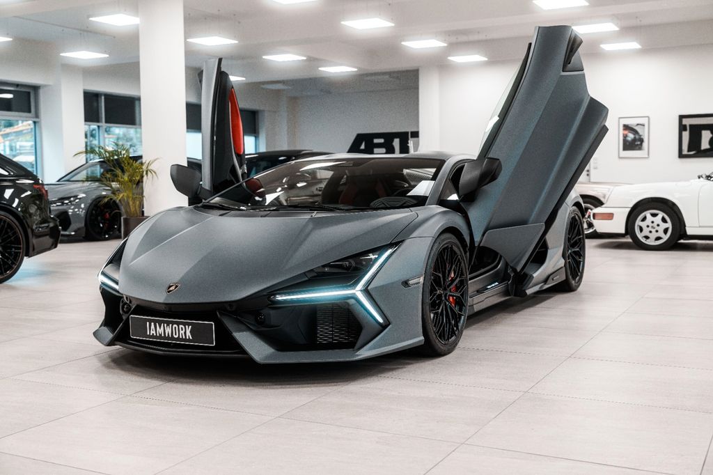 Lamborghini Revuelto 2025