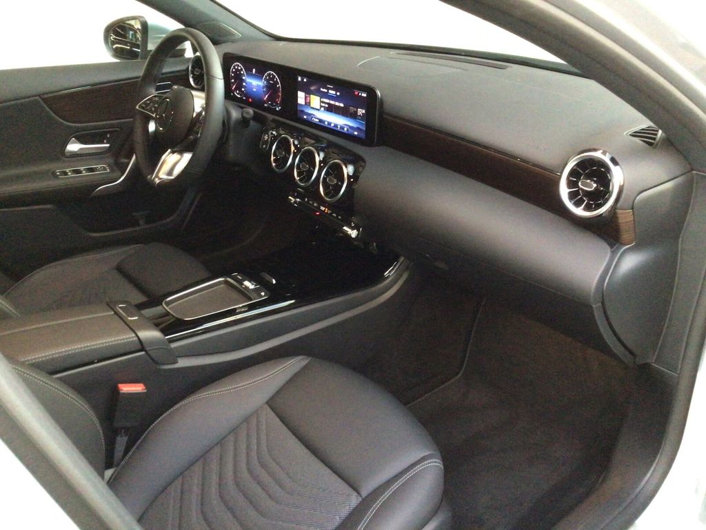 Mercedes-Benz A 200 2024