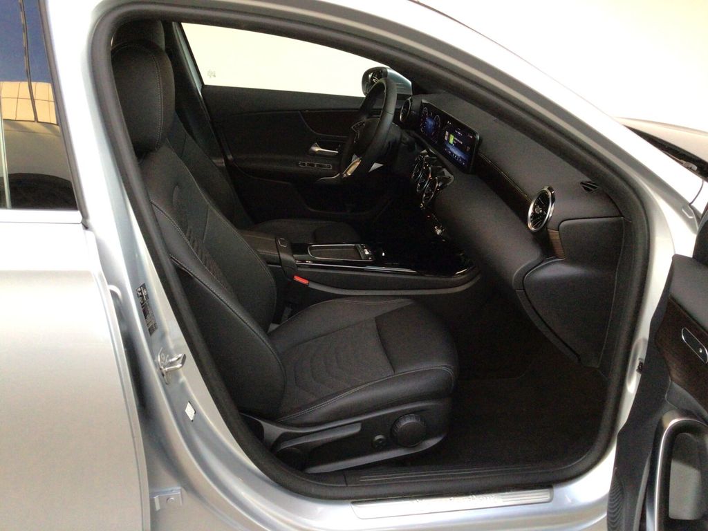 Mercedes-Benz A 200 2024