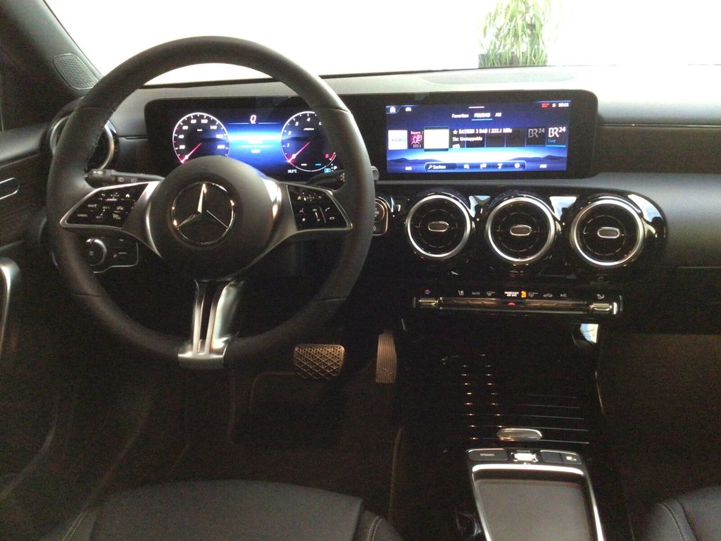 Mercedes-Benz A 200 2024