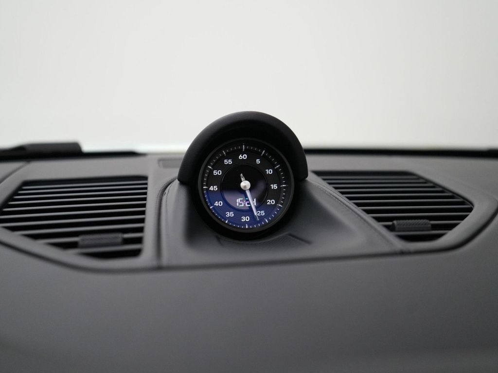 Porsche 992 2025