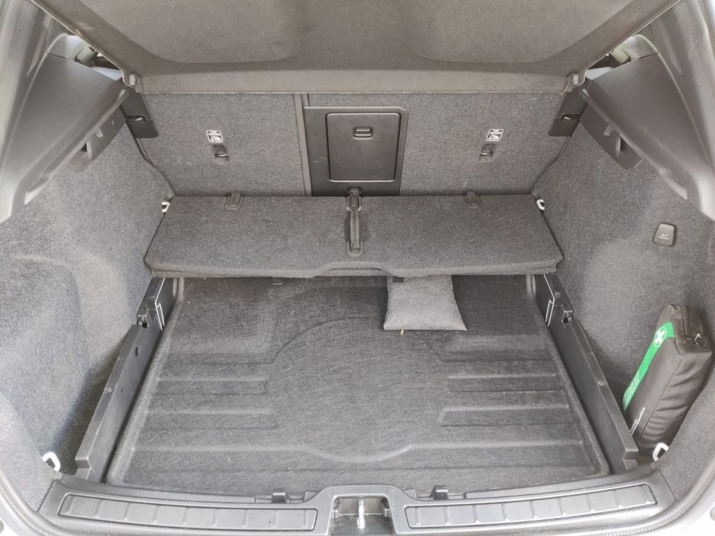 Volvo XC40 2025
