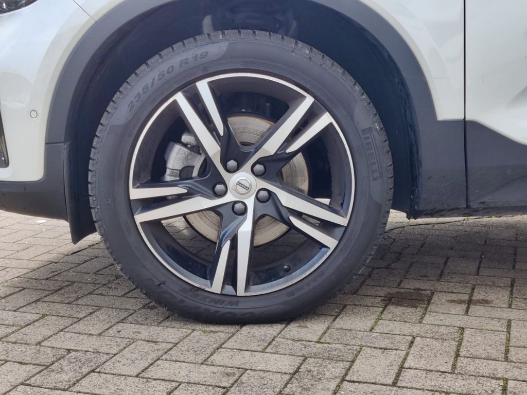 Volvo XC40 2025