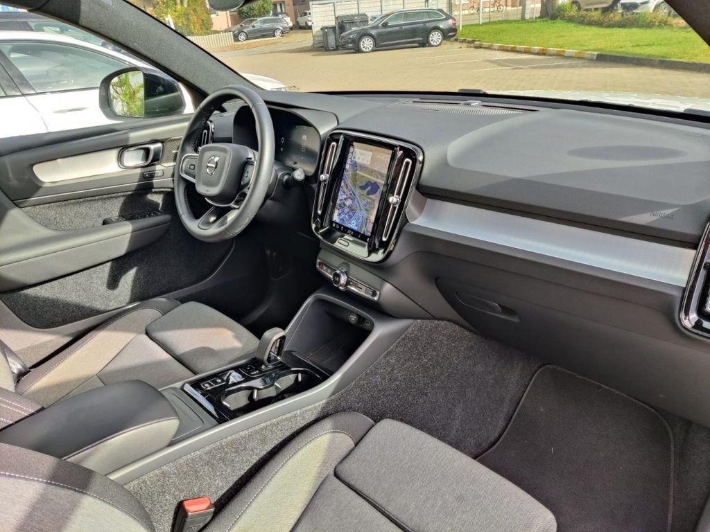 Volvo XC40 2025