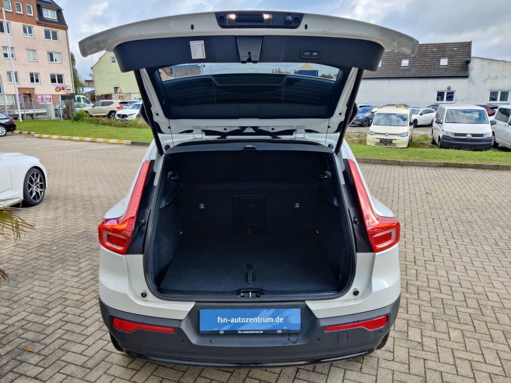 Volvo XC40 2025