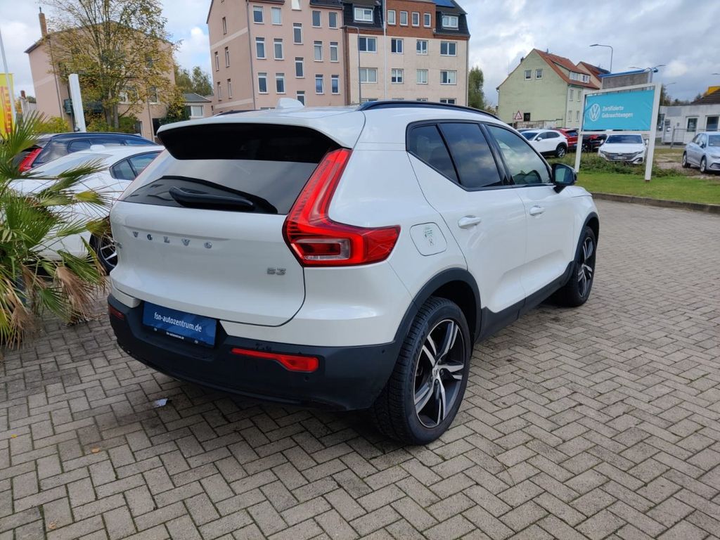Volvo XC40 2025
