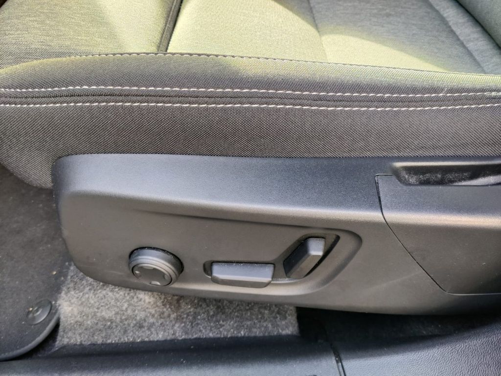 Volvo XC40 2025