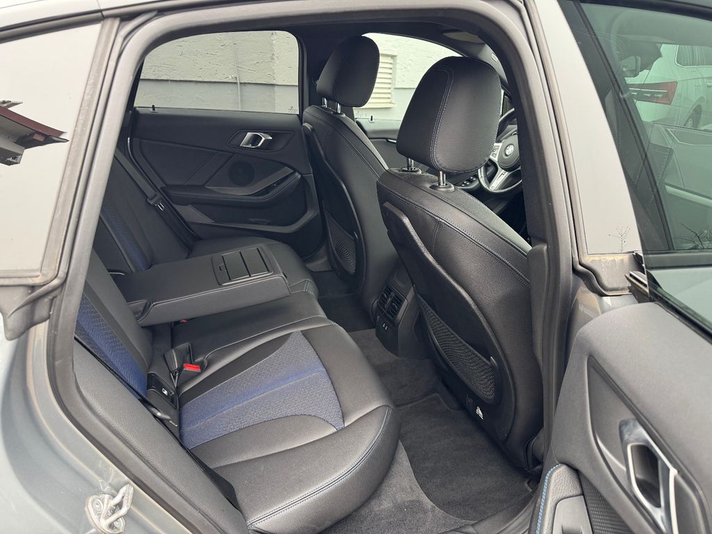 BMW 220 2023