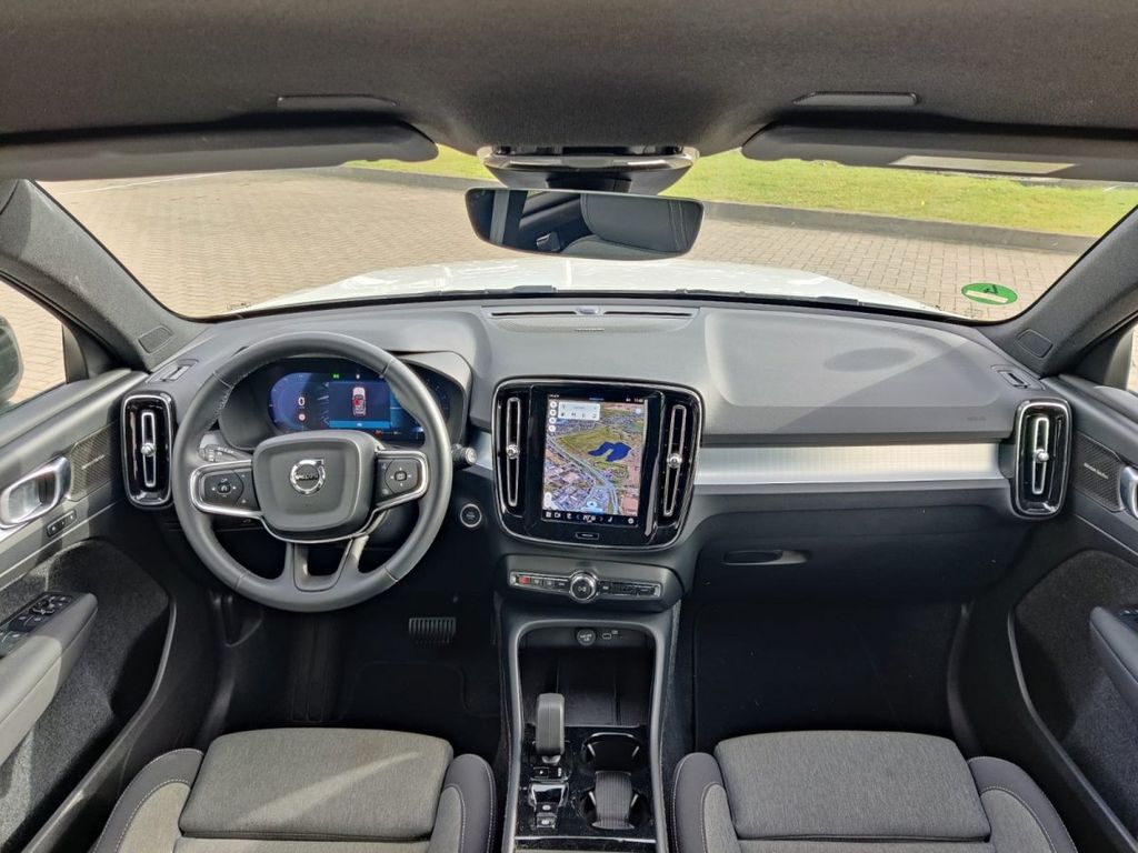 Volvo XC40 2025