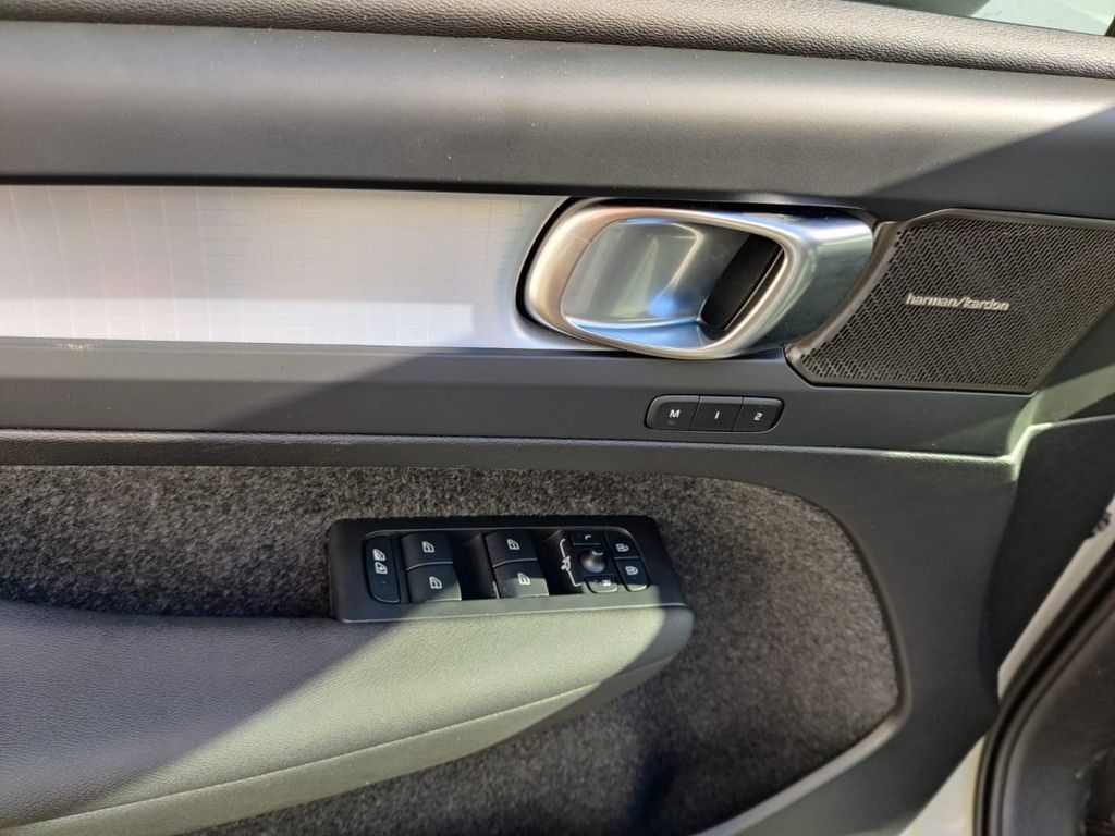 Volvo XC40 2025