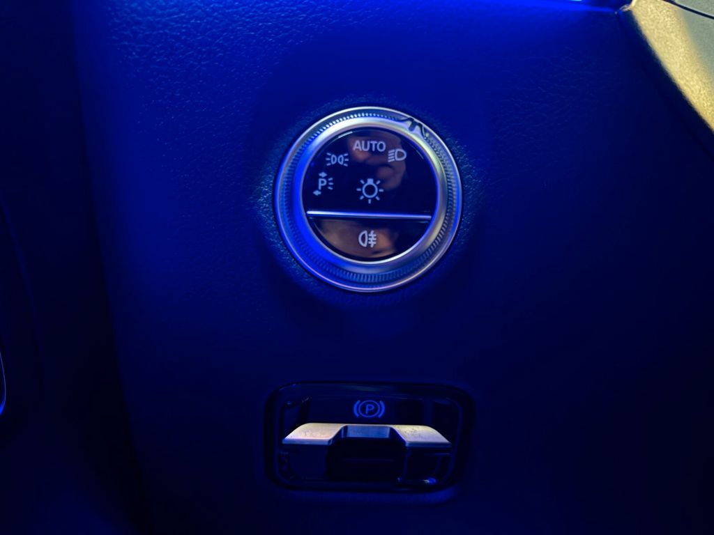 Mercedes-Benz C 200 2025