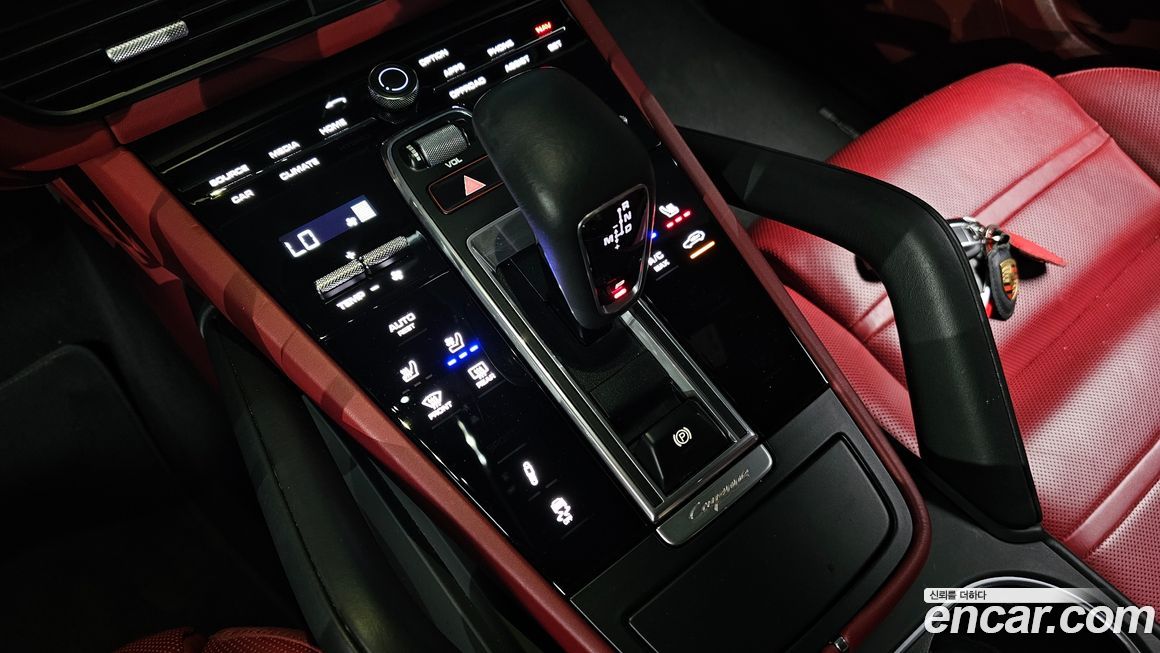 Porsche Cayenne 2021