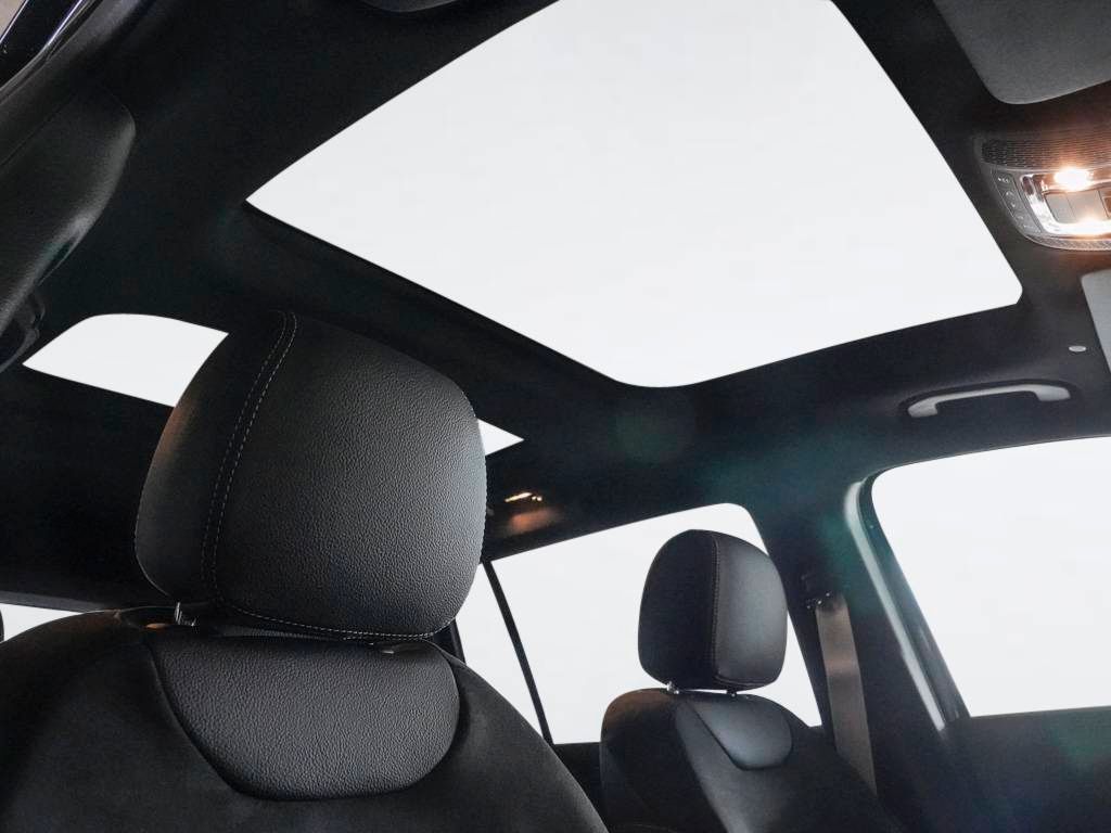 Mercedes-Benz GLB 200 2025