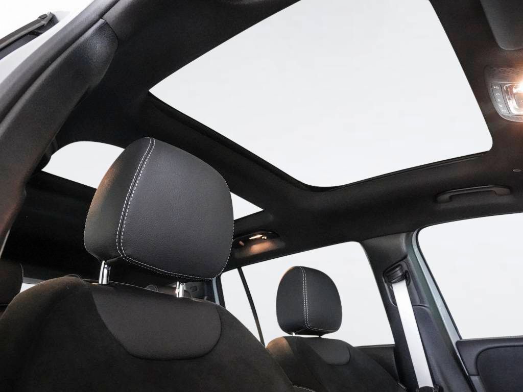 Mercedes-Benz GLB 200 2025