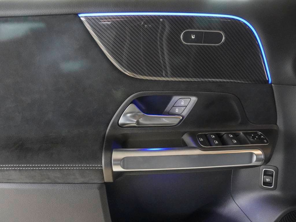 Mercedes-Benz GLB 200 2025