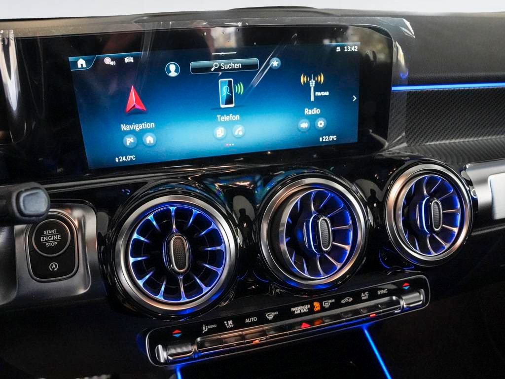 Mercedes-Benz GLB 200 2025