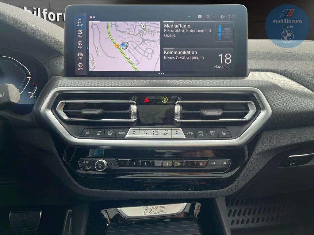 BMW iX3 2024