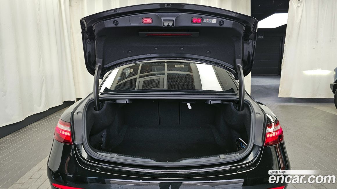 Mercedes-Benz E-Class 2023