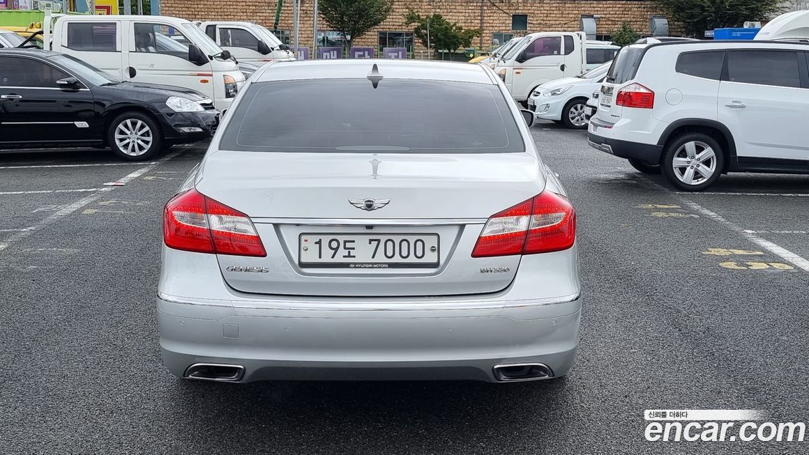 Hyundai Genesis 2012