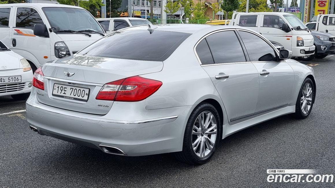 Hyundai Genesis 2012