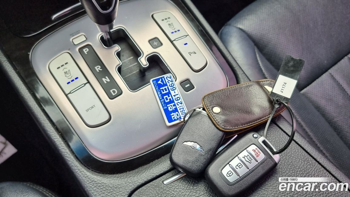 Hyundai Genesis 2012