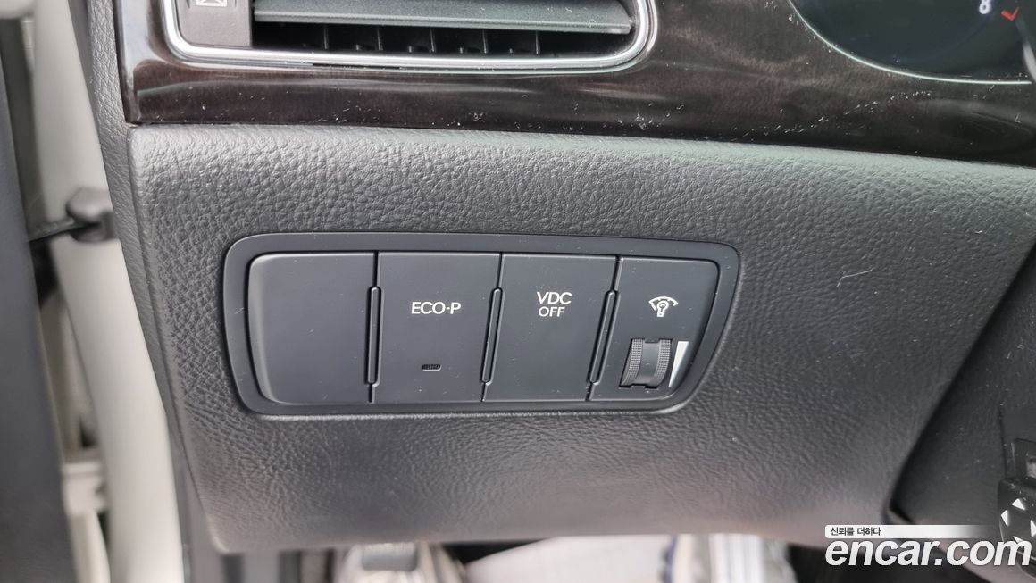 Hyundai Genesis 2012