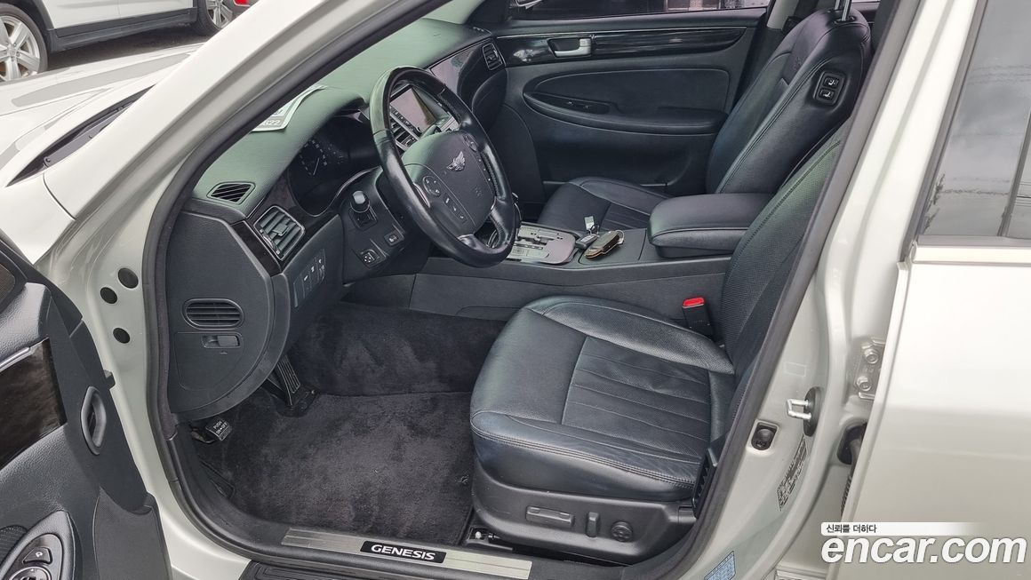 Hyundai Genesis 2012