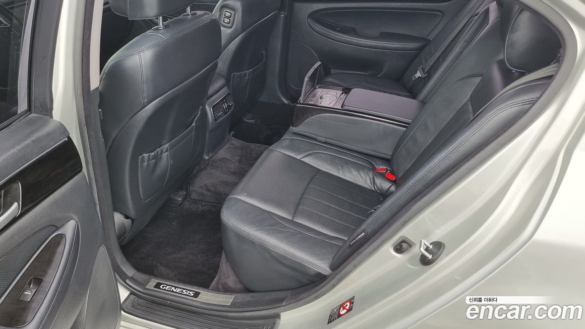 Hyundai Genesis 2012