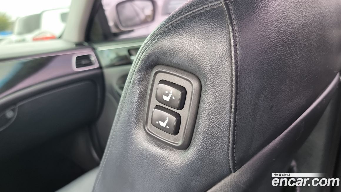 Hyundai Genesis 2012