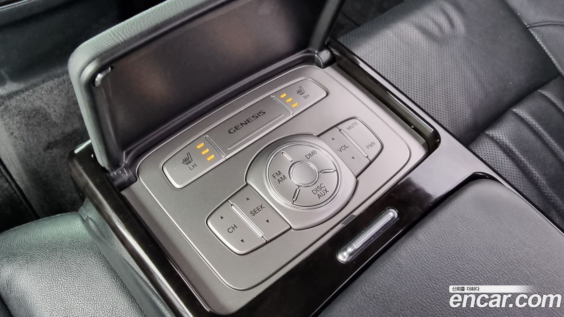 Hyundai Genesis 2012