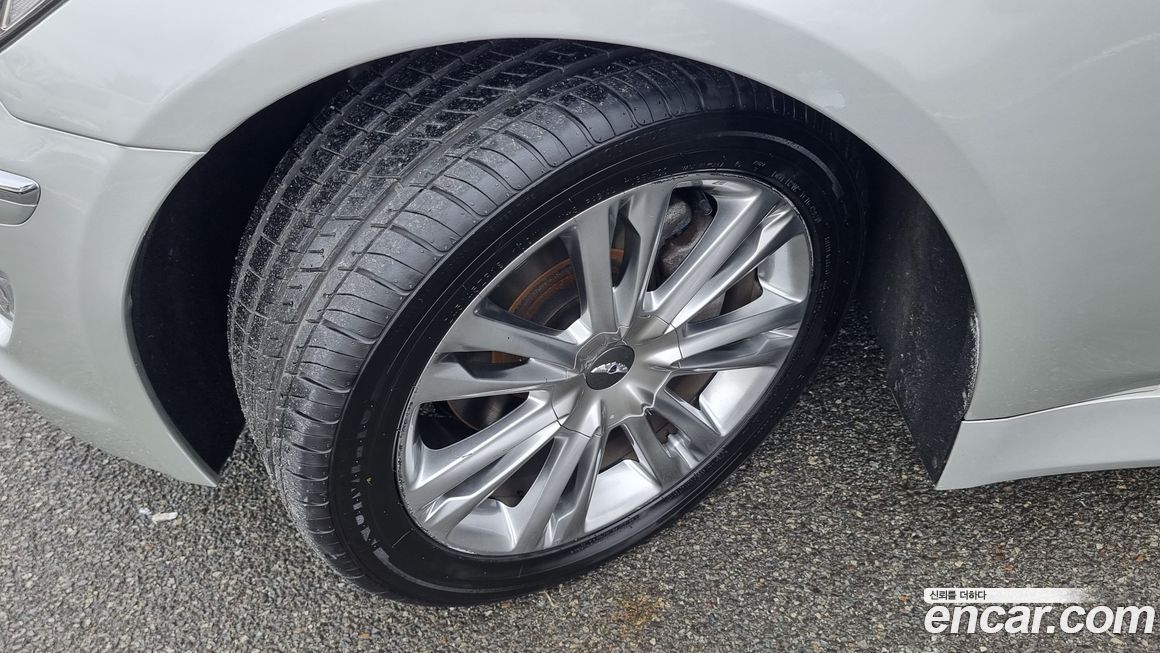 Hyundai Genesis 2012