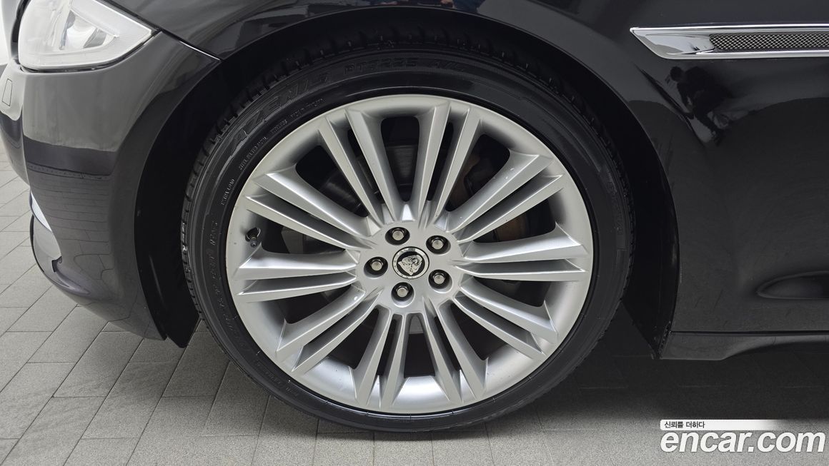 Jaguar XJ 2011